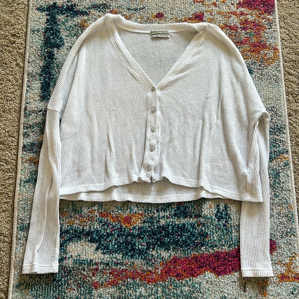 Oversized Urban Outfitters white cropped long sleeve size Small